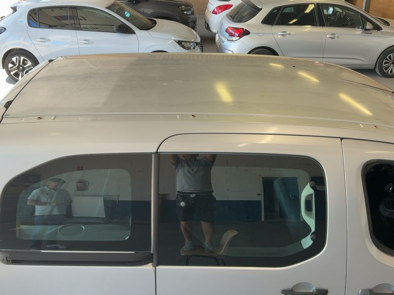 Peugeot Partner 1.6 HDi Confort 2009 – снимка 13