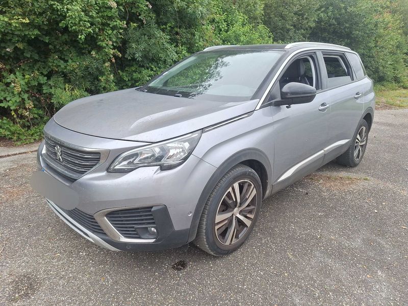 Peugeot 5008 1.2 PureTech Allure 2019 – снимка 2