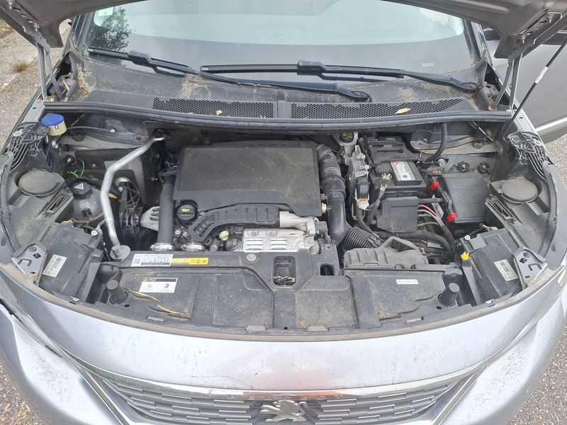 Peugeot 5008 1.2 PureTech Allure 2019 – снимка 8