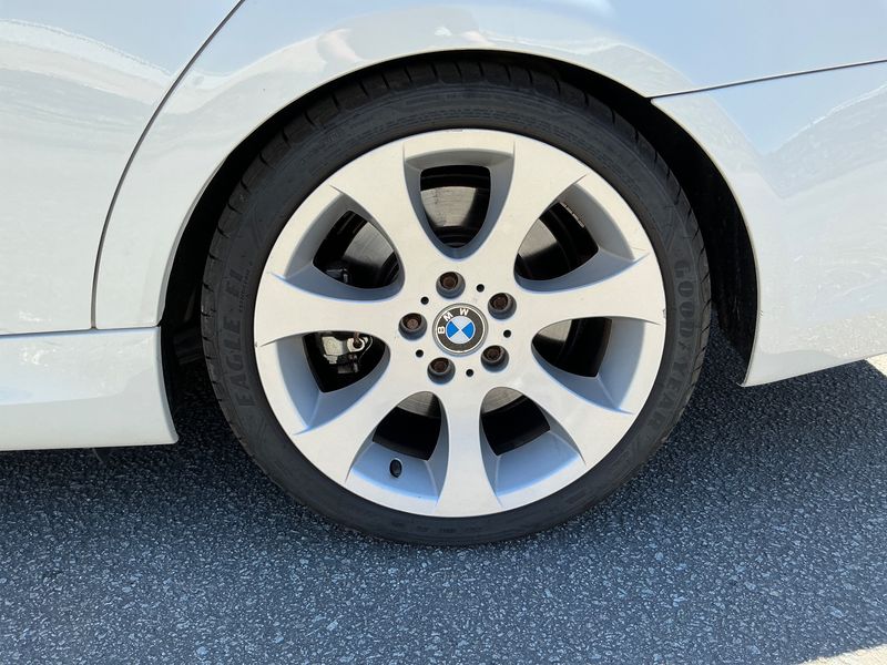 BMW 3er 330d 2011 – снимка 18