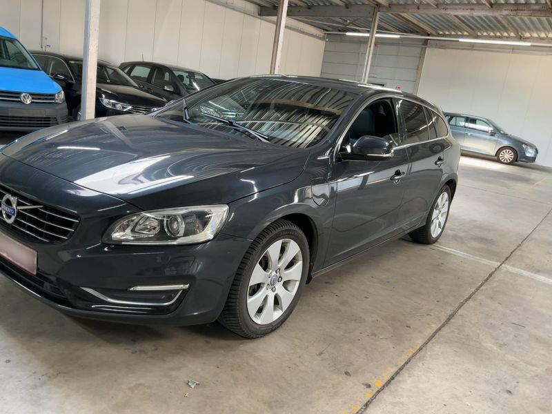 Volvo V60 2.4 D6 Plug-in Hybrid Summum AWD 2014 – снимка 2