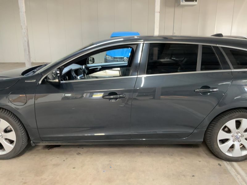 Volvo V60 2.4 D6 Plug-in Hybrid Summum AWD 2014 – снимка 4