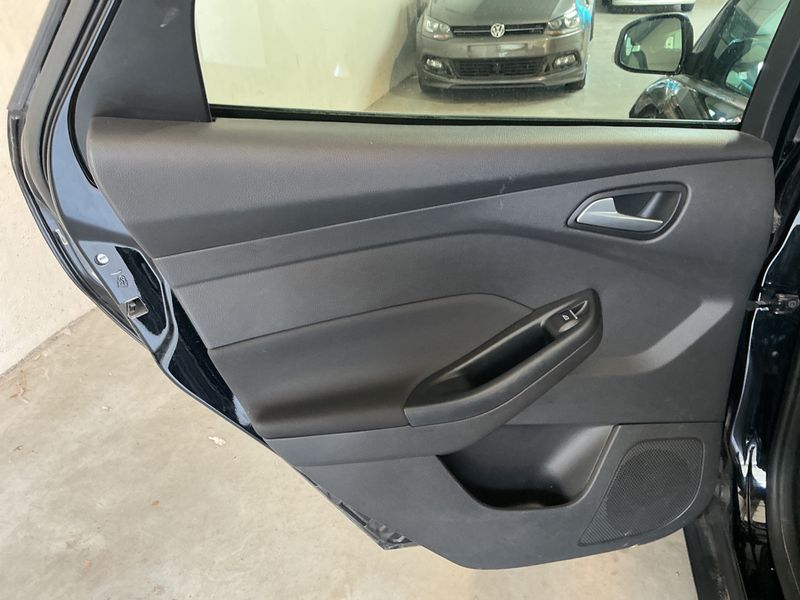 Ford Focus 1.5 TDCi Business 2017 – снимка 24