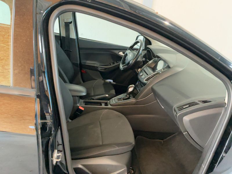 Ford Focus 1.5 TDCi Business 2017 – снимка 16