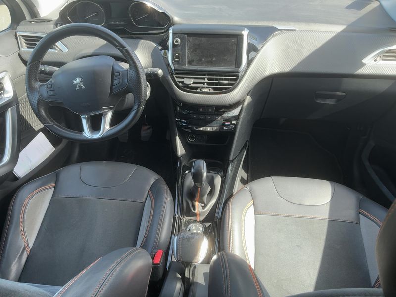 Peugeot 2008 1.2 PureTech Crossway 2015 – снимка 17