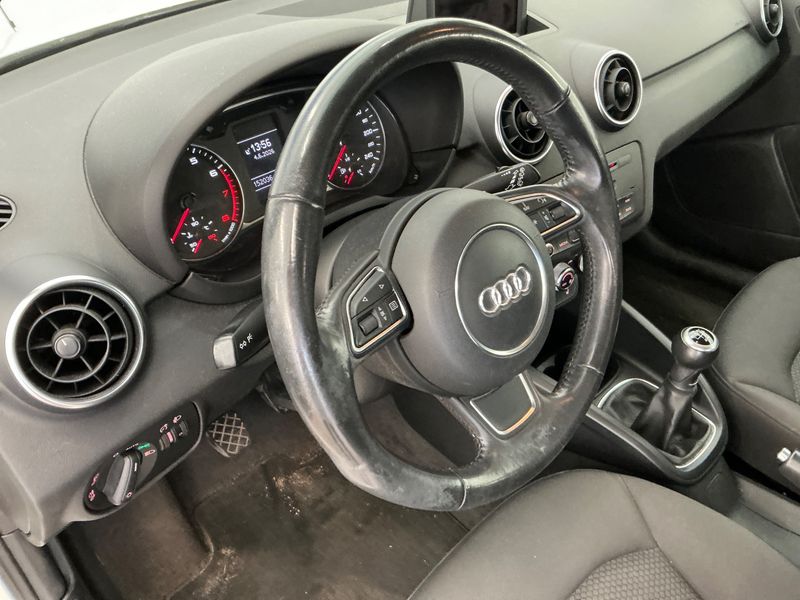 Audi A1 1.2 TFSI Attraction 2011 – снимка 22