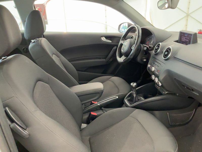 Audi A1 1.2 TFSI Attraction 2011 – снимка 16