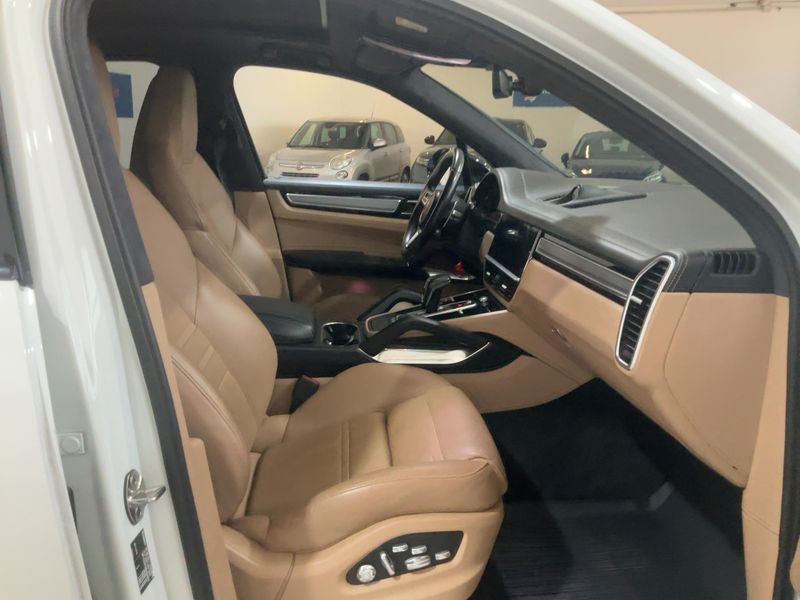 Porsche Cayenne Turbo 2018 – снимка 16