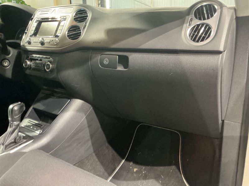 Volkswagen Tiguan 2.0 TDI Sport & Style 4Motion 2010 – снимка 28