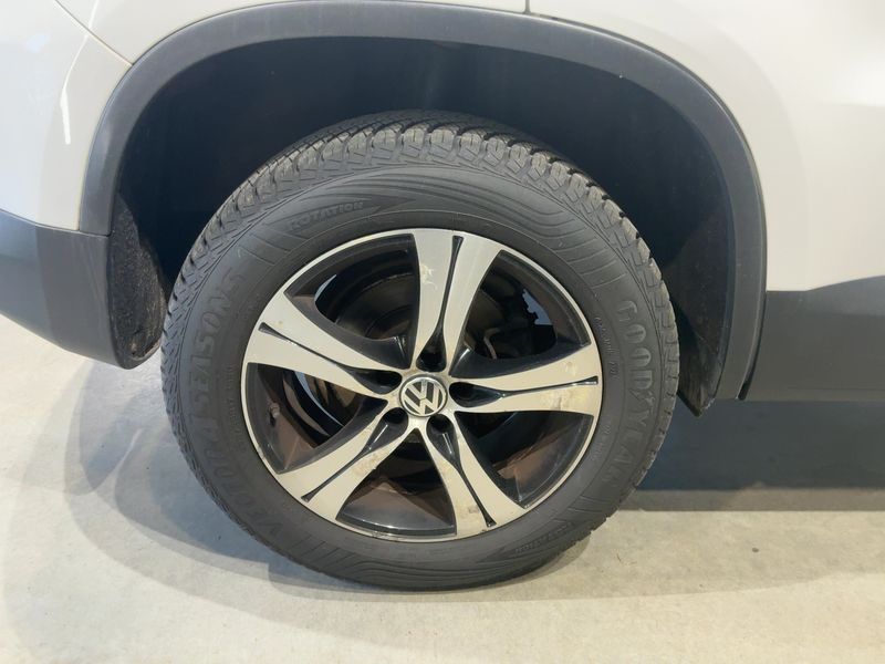 Volkswagen Tiguan 2.0 TDI Sport & Style 4Motion 2010 – снимка 9