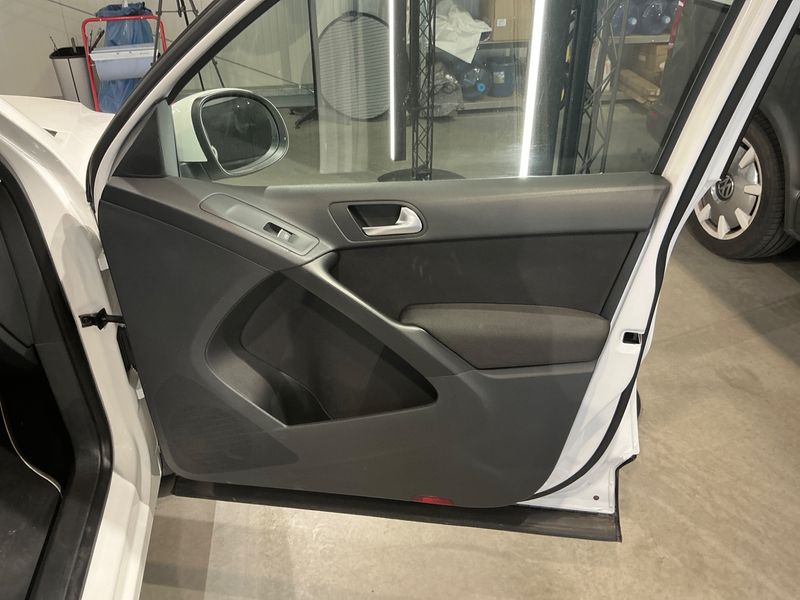 Volkswagen Tiguan 2.0 TDI Sport & Style 4Motion 2010 – снимка 27