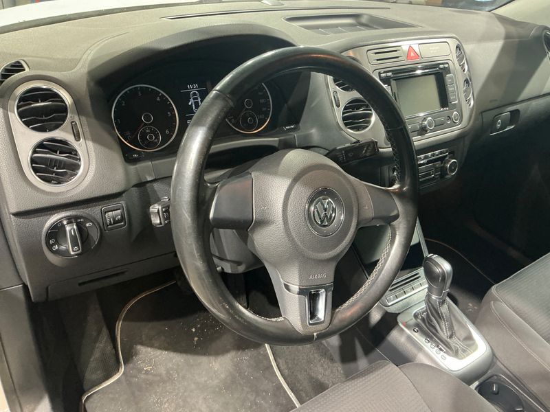Volkswagen Tiguan 2.0 TDI Sport & Style 4Motion 2010 – снимка 26