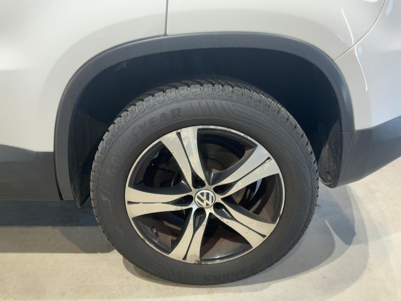 Volkswagen Tiguan 2.0 TDI Sport & Style 4Motion 2010 – снимка 5