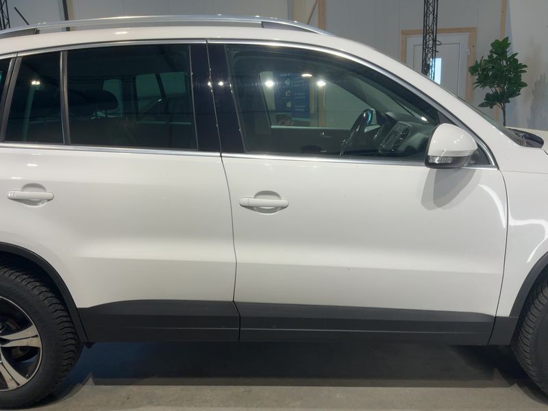 Volkswagen Tiguan 2.0 TDI Sport & Style 4Motion 2010 – снимка 10