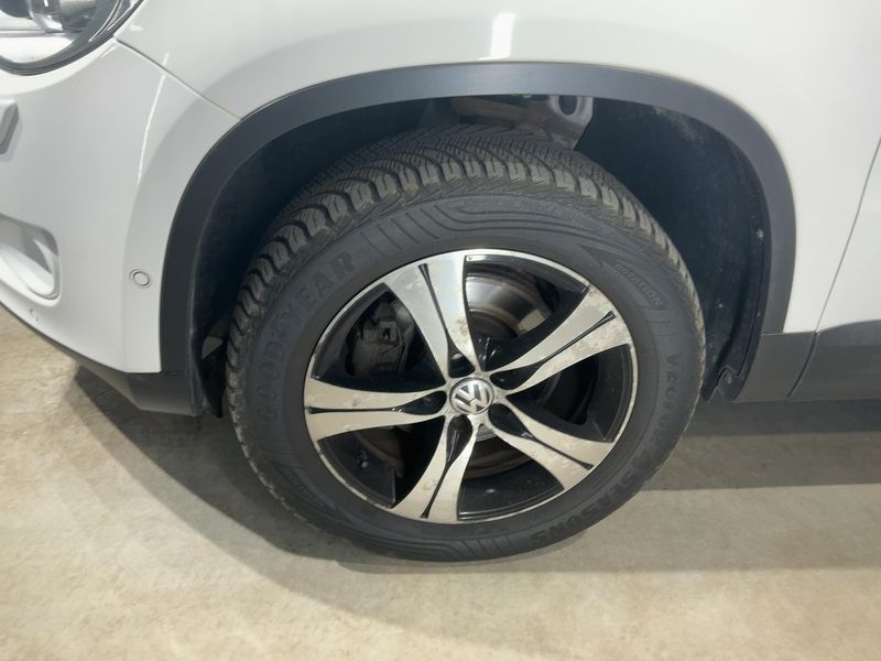 Volkswagen Tiguan 2.0 TDI Sport & Style 4Motion 2010 – снимка 3