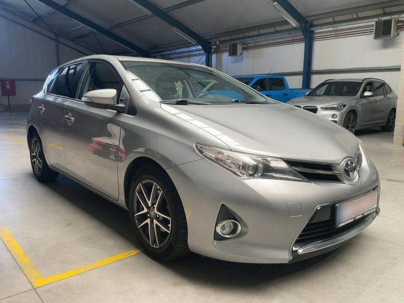 Toyota Auris 1.4 Turbodiesel Edition 2015 – снимка 12