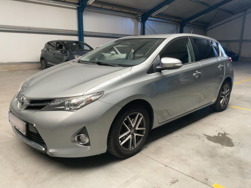 Toyota Auris 1.4 Turbodiesel Edition 2015 – снимка 2