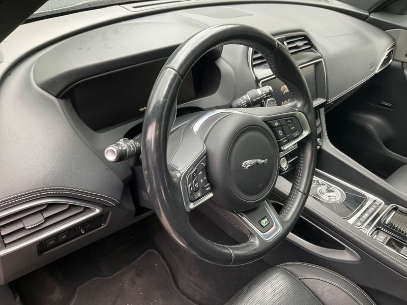 Jaguar F-Pace 25d R-Sport AWD 2018 – снимка 29