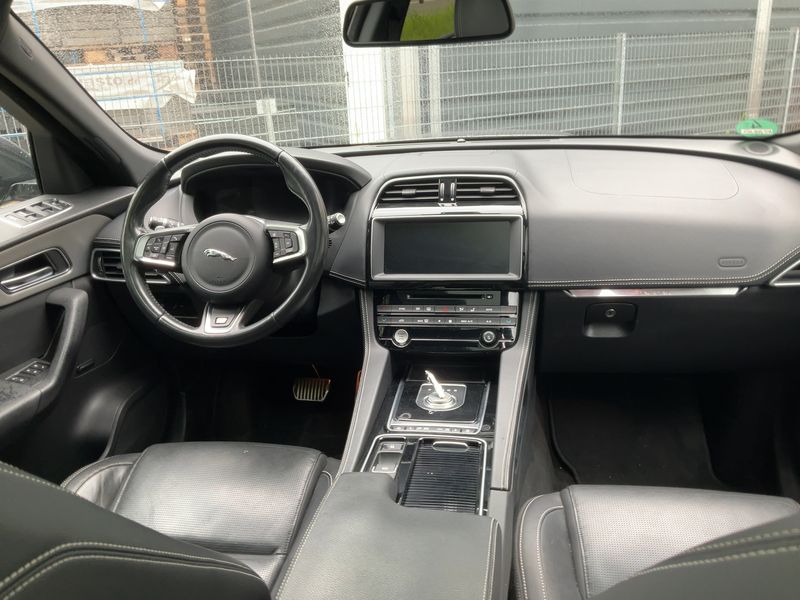 Jaguar F-Pace 25d R-Sport AWD 2018 – снимка 17