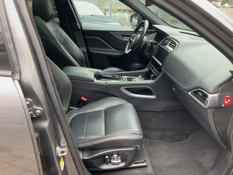 Jaguar F-Pace 25d R-Sport AWD 2018 – снимка 16