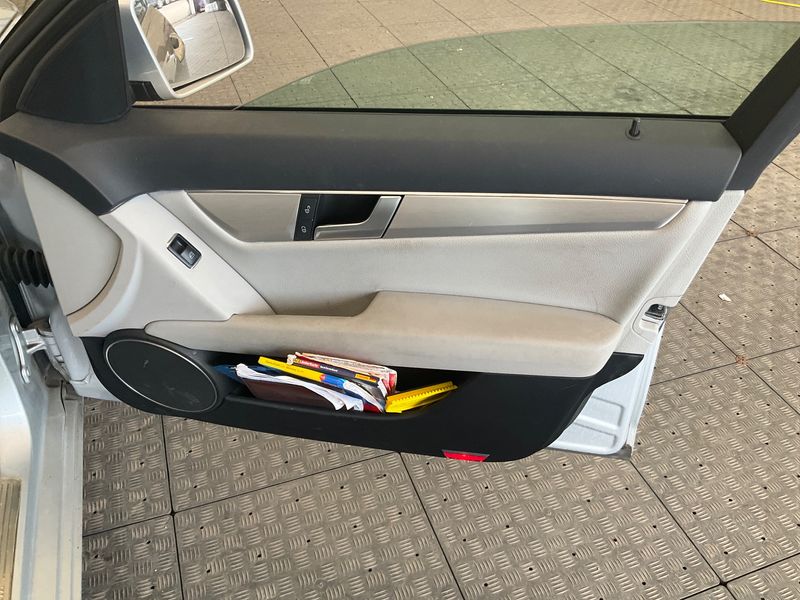 Mercedes-Benz C-Klasse C 200 CDI BlueEfficiency Avantgarde 2011 – снимка 36