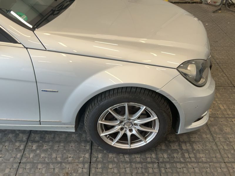 Mercedes-Benz C-Klasse C 200 CDI BlueEfficiency Avantgarde 2011 – снимка 12