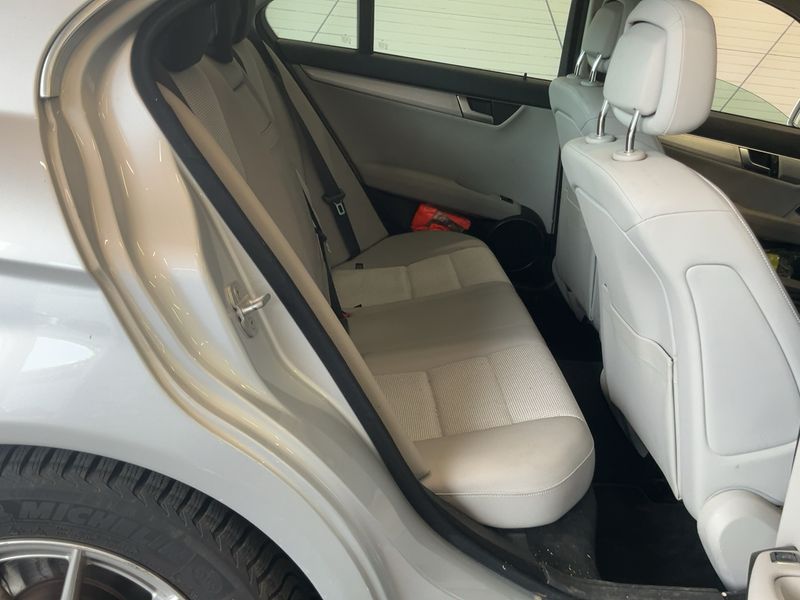 Mercedes-Benz C-Klasse C 200 CDI BlueEfficiency Avantgarde 2011 – снимка 19