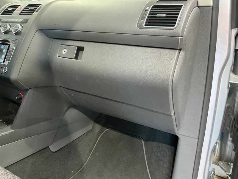 Volkswagen Touran 2.0 TDI Comfortline 2013 – снимка 32