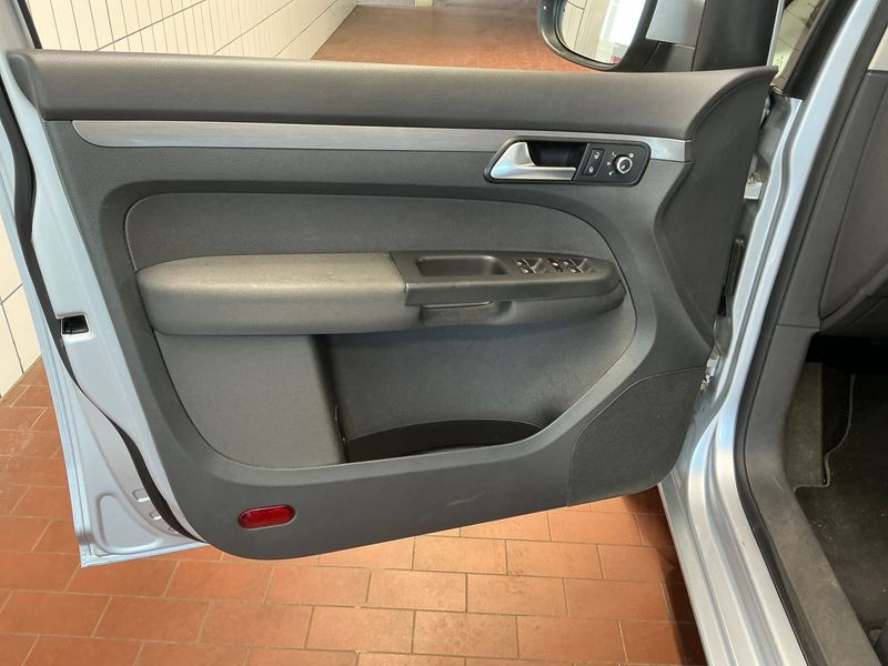 Volkswagen Touran 2.0 TDI Comfortline 2013 – снимка 36