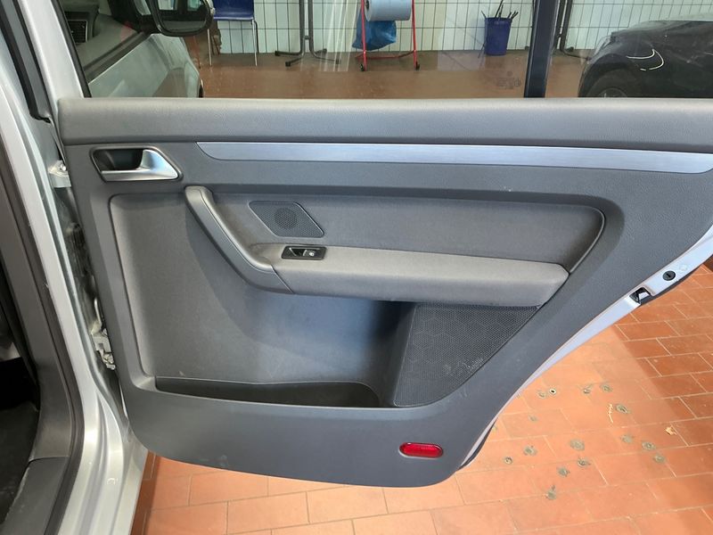 Volkswagen Touran 2.0 TDI Comfortline 2013 – снимка 31