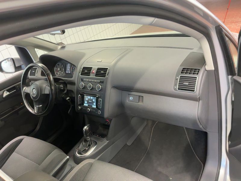 Volkswagen Touran 2.0 TDI Comfortline 2013 – снимка 18
