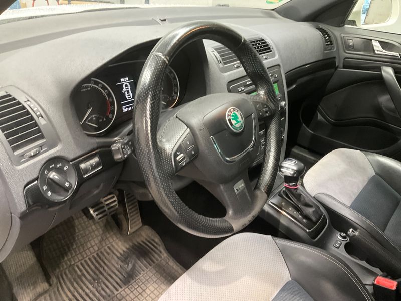 Skoda Octavia 2.0 TDI RS 2012 – снимка 30