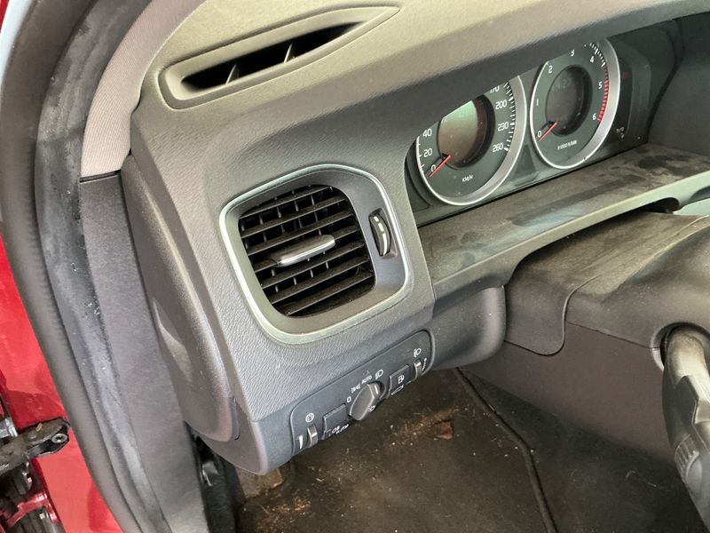 Volvo V60 2.0 D4 Kinetic 2013 – снимка 30