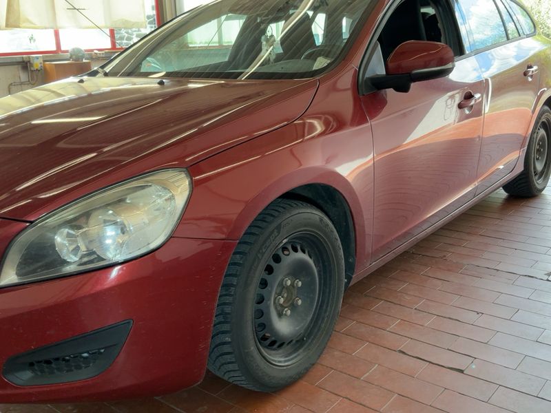 Volvo V60 2.0 D4 Kinetic 2013 – снимка 2