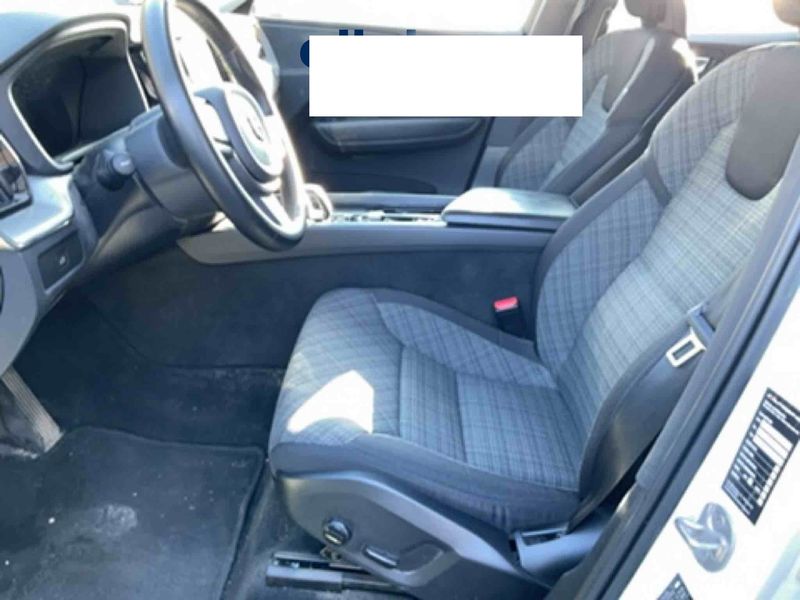 Volvo XC60 2.0 B4 Mild-Hybrid Essential AWD 2022 – снимка 10