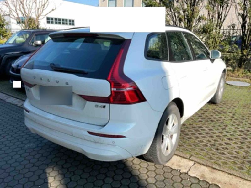 Volvo XC60 2.0 B4 Mild-Hybrid Essential AWD 2022 – снимка 4