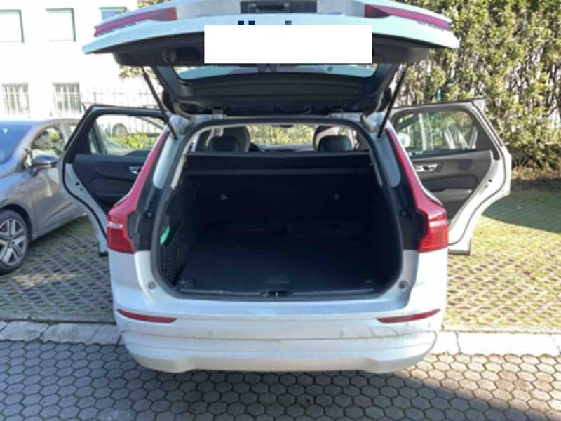 Volvo XC60 2.0 B4 Mild-Hybrid Essential AWD 2022 – снимка 9