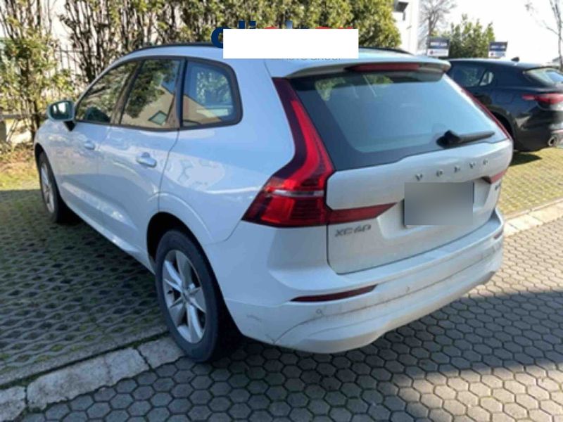 Volvo XC60 2.0 B4 Mild-Hybrid Essential AWD 2022 – снимка 3