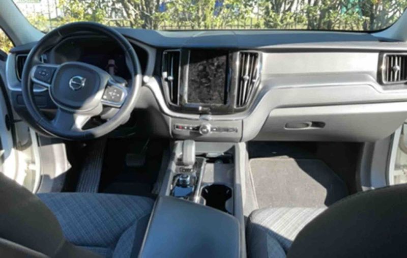 Volvo XC60 2.0 B4 Mild-Hybrid Essential AWD 2022 – снимка 11