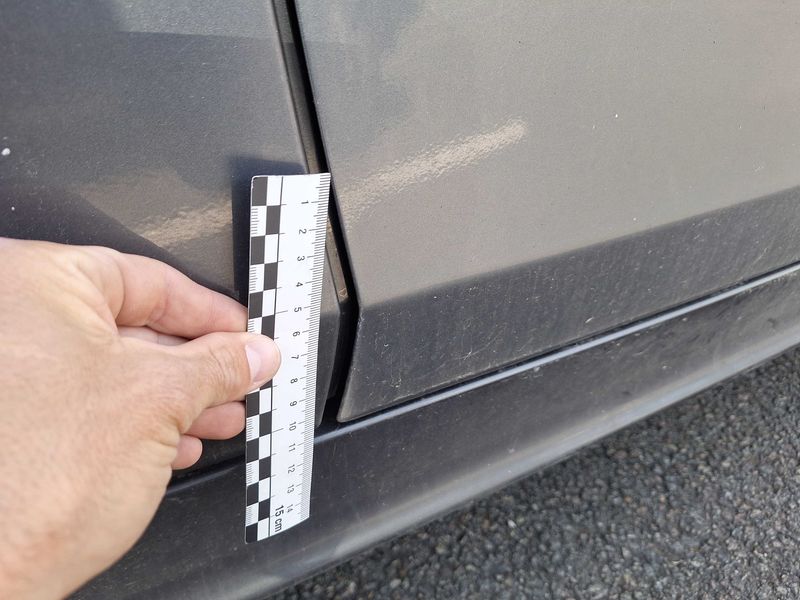 BMW 1er 118d Confort 2006 – снимка на щета