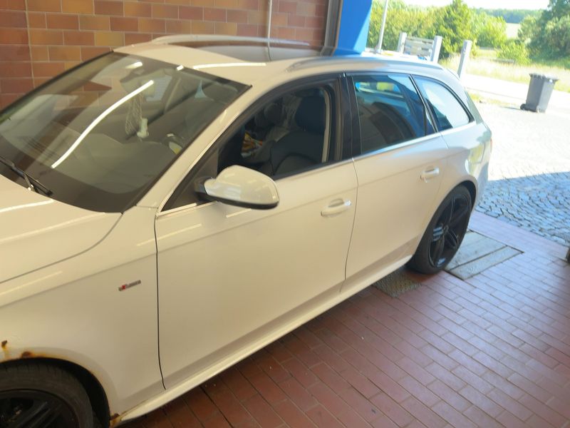Audi A4 2.0 TDI quattro Ambiente 2012 – снимка 4