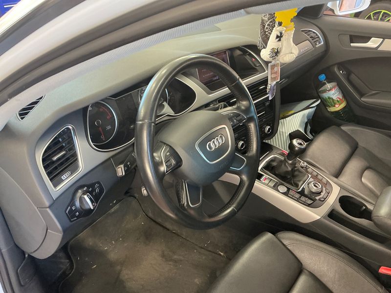 Audi A4 2.0 TDI quattro Ambiente 2012 – снимка 34