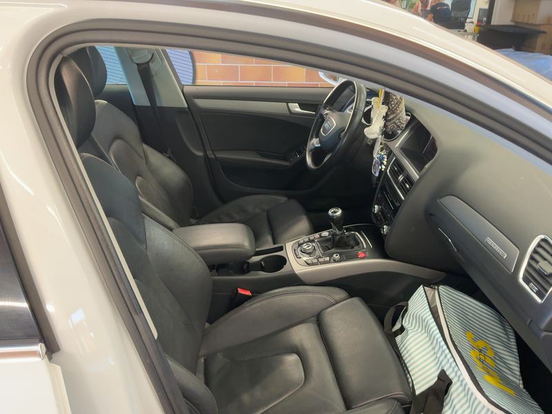 Audi A4 2.0 TDI quattro Ambiente 2012 – снимка 17