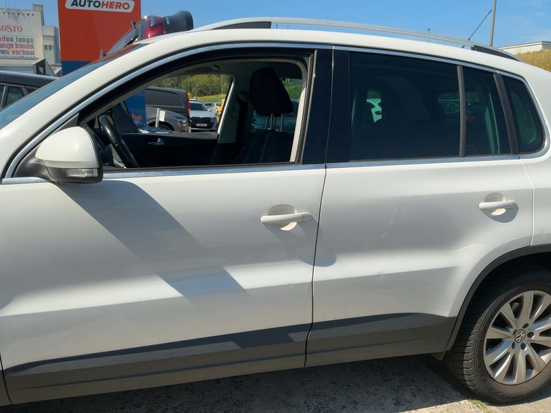 Volkswagen Tiguan 2.0 TDI Sport & Style BlueMotion Tech 2010 – снимка 4