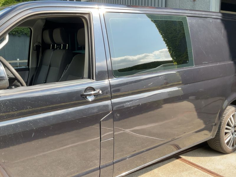 Volkswagen T5 Transporter 2.0 TDI Van Business Line L2H1 2013 – снимка на щета