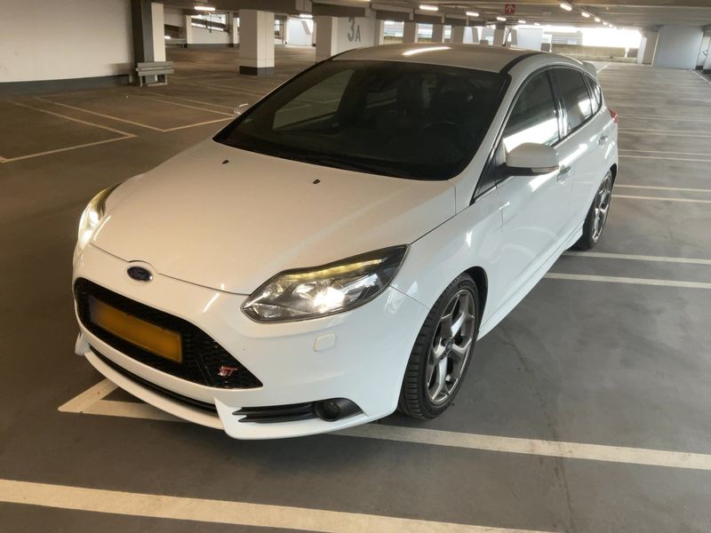 Ford Focus 2.0 EcoBoost ST 2013 – снимка 1