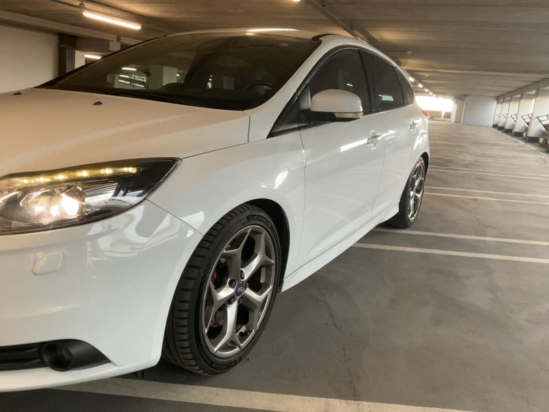 Ford Focus 2.0 EcoBoost ST 2013 – снимка 2
