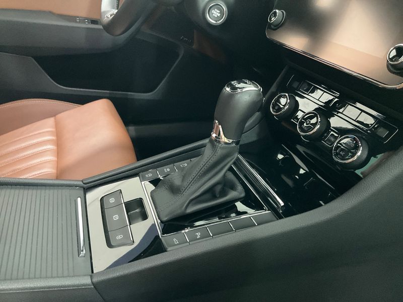 Skoda Superb 2.0 TDI L&K 4x4 2022 – снимка 26