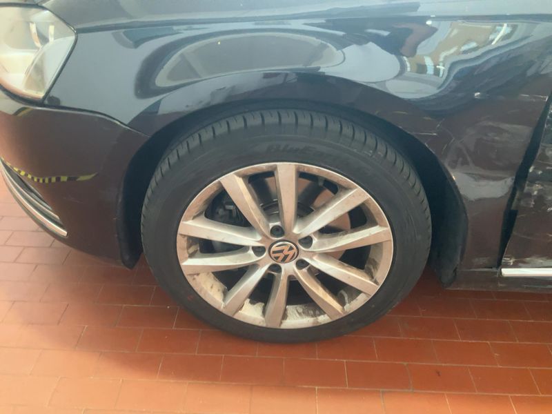 Volkswagen Passat 2.0 TDI Highline BlueMotion Tech 2014 – снимка на щета