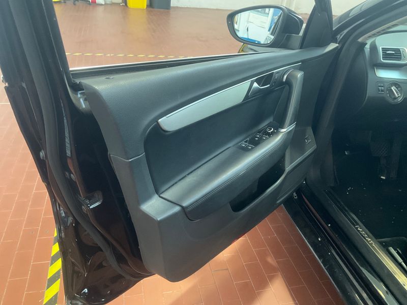 Volkswagen Passat 2.0 TDI Highline BlueMotion Tech 2014 – снимка на щета